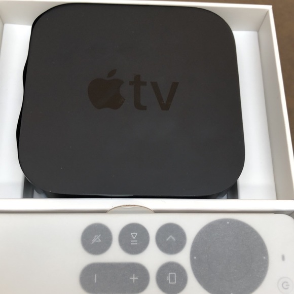 New in box Apple TV 32GB 4K HDR - Picture 2 of 2
